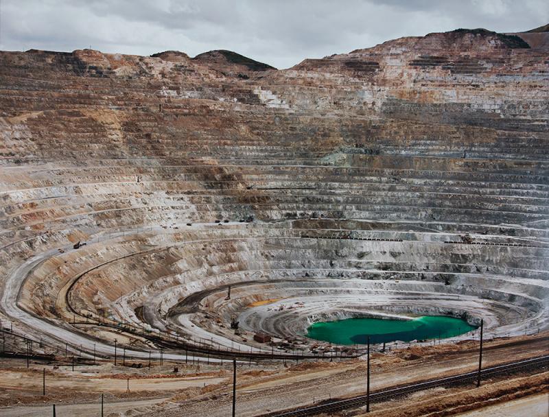 Manufactured Landscapes: The Photographs of Edward Burtynsky